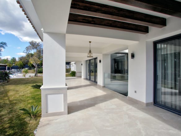 Sierra Blanca – Modern 5B Villa