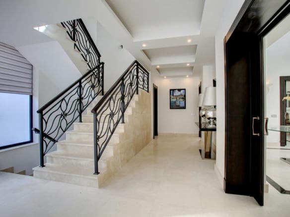 Sierra Blanca – Modern 5B Villa