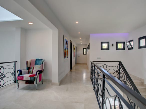 Sierra Blanca – Modern 5B Villa