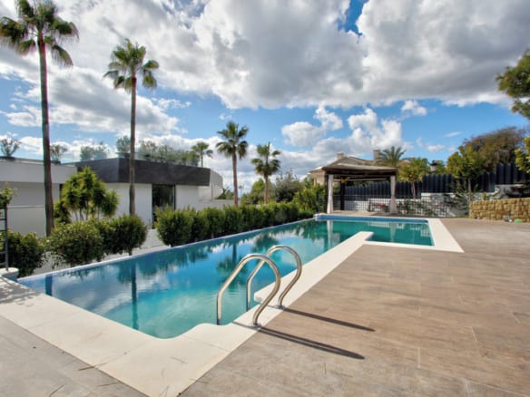 Sierra Blanca – Modern 5B Villa