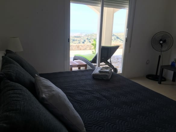 Torre del Mar – Hilltop modern villa for sale