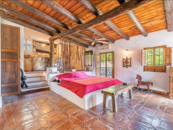 Benahavis – Villas on 17.000m2 Plot.Plot can be divided.