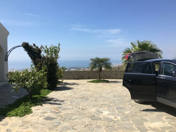 Torre del Mar – Hilltop modern villa for sale
