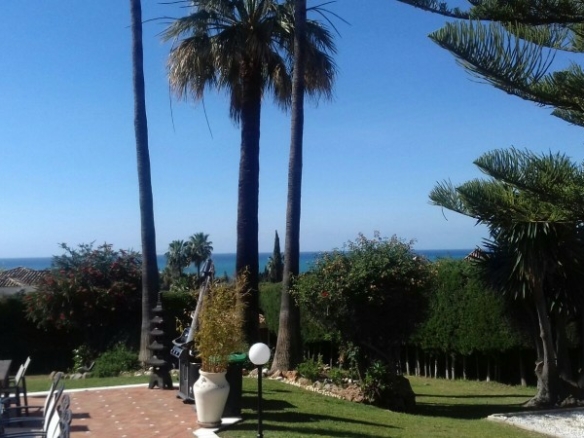El Paraiso Golf 12 bed Mansion with Sea Views