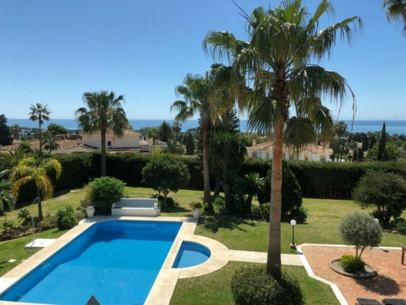 El Paraiso Golf 12 bed Mansion with Sea Views