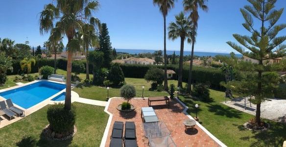 El Paraiso Golf 12 bed Mansion with Sea Views