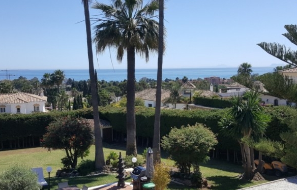 El Paraiso Golf 12 bed Mansion with Sea Views