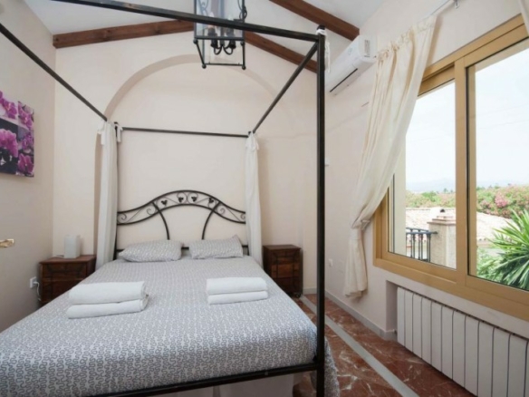 El Paraiso Golf 12 bed Mansion with Sea Views