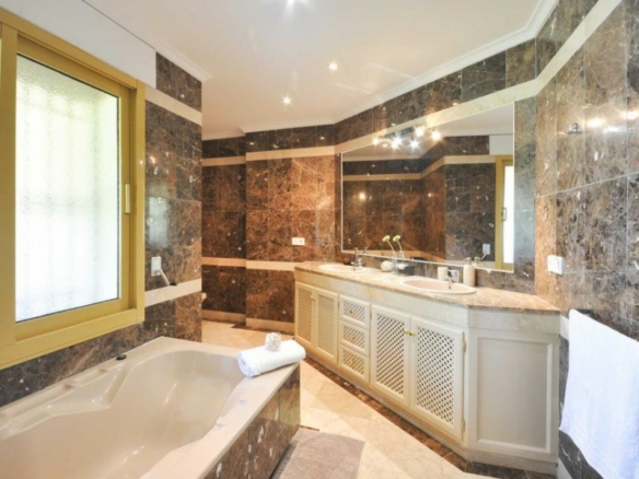 El Paraiso Golf 12 bed Mansion with Sea Views