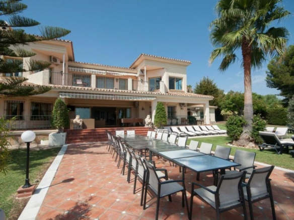 El Paraiso Golf 12 bed Mansion with Sea Views