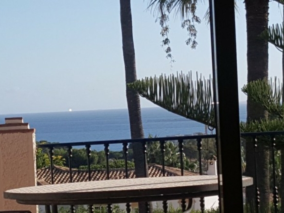El Paraiso Golf 12 bed Mansion with Sea Views