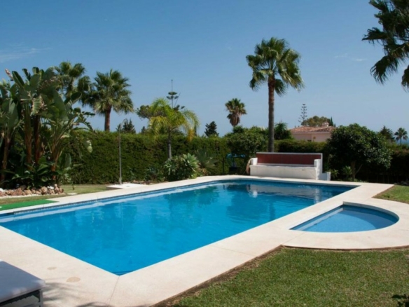 El Paraiso Golf 12 bed Mansion with Sea Views