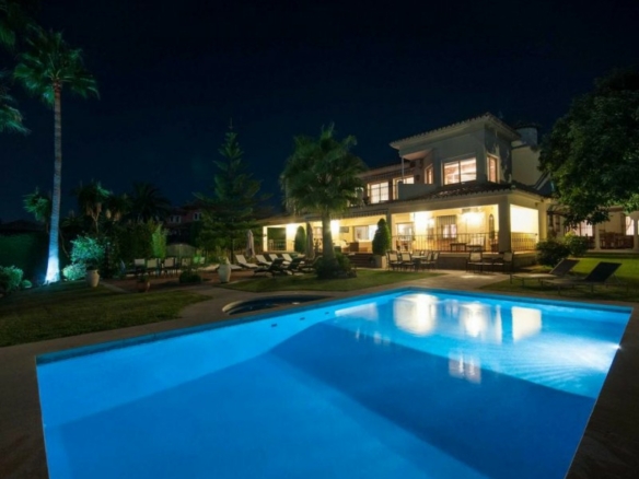 El Paraiso Golf 12 bed Mansion with Sea Views