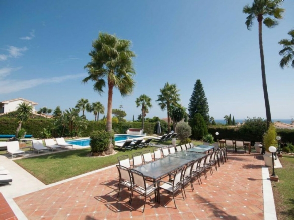 El Paraiso Golf 12 bed Mansion with Sea Views