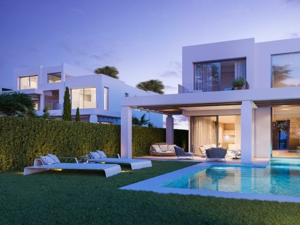 Green Hills – Marbella East – Semidetached villas with Sea views