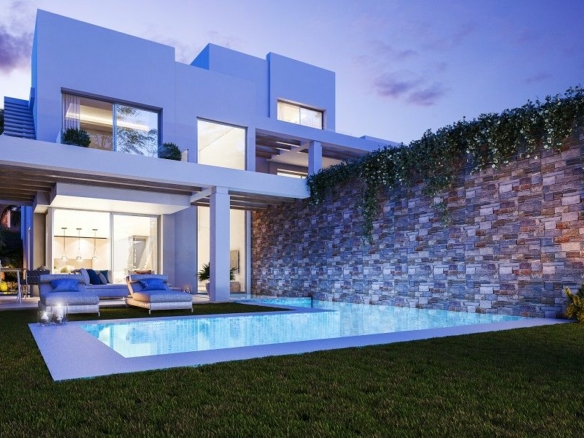 Green Hills – Marbella East – Semidetached villas with Sea views