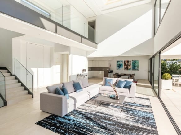 Benahavis  – Modern villa with Sea views