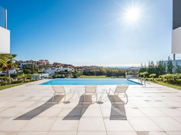 Benahavis  – Modern villa with Sea views