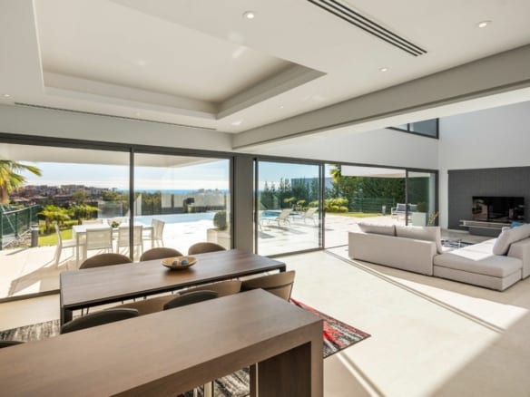 Benahavis  – Modern villa with Sea views