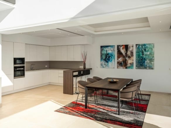 Benahavis  – Modern villa with Sea views