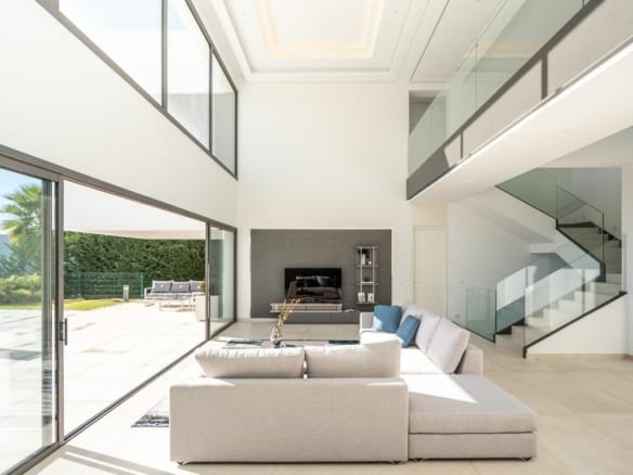 Benahavis  – Modern villa with Sea views