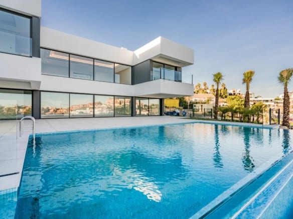 Benahavis  – Modern villa with Sea views