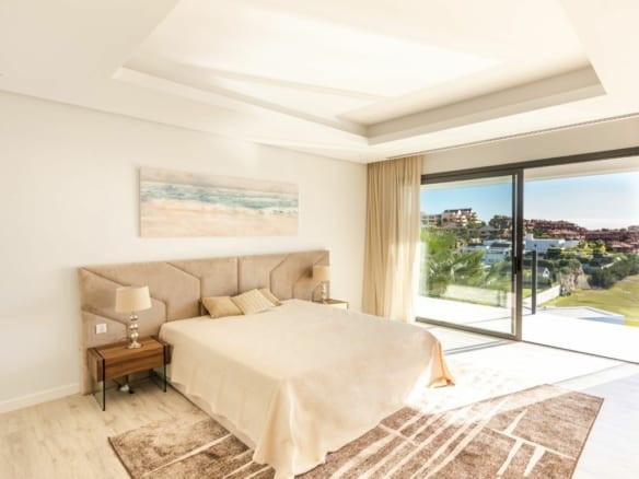 Benahavis  – Modern villa with Sea views