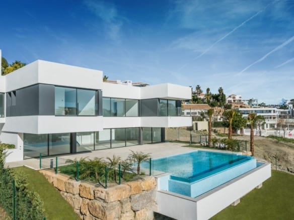 Benahavis  – Modern villa with Sea views