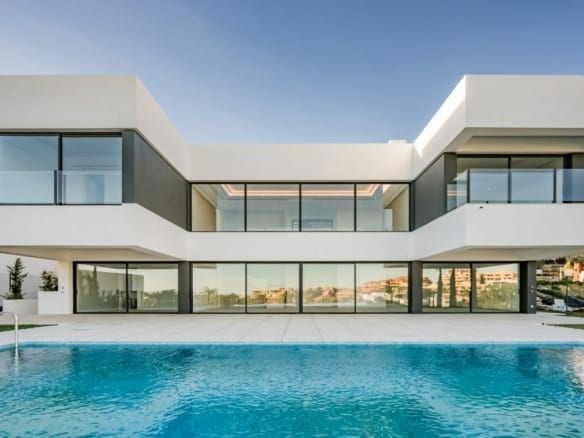Benahavis  – Modern villa with Sea views