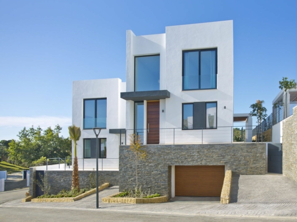 Green Hills – Marbella East – Semidetached villas with Sea views