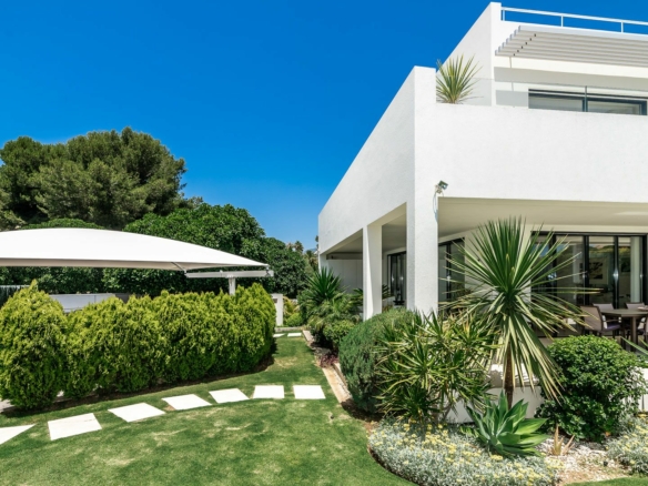Golden Mile – 6 bed villa – Sea Views