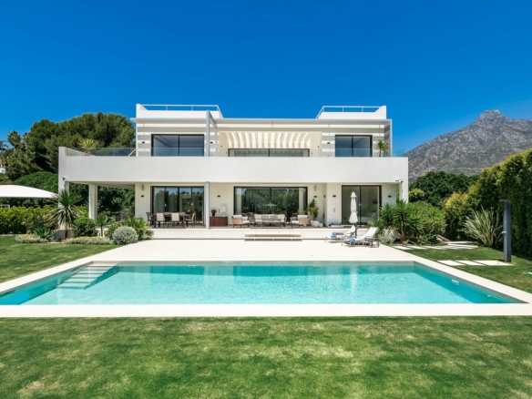 Golden Mile – 6 bed villa – Sea Views