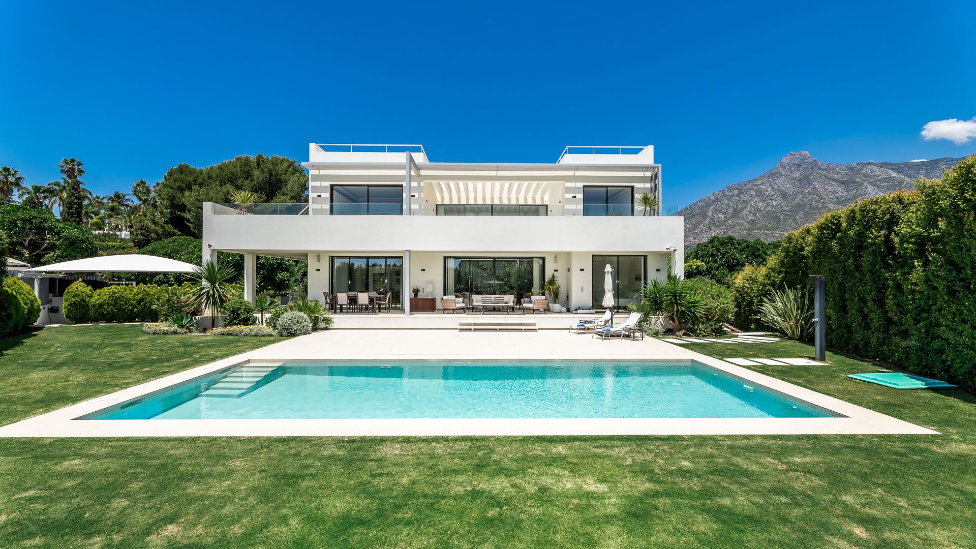 Golden Mile – 6 bed villa – Sea Views