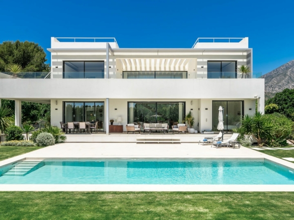 Golden Mile – 6 bed villa – Sea Views