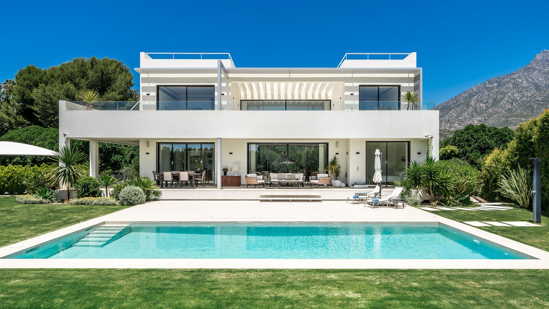 Golden Mile – 6 bed villa – Sea Views