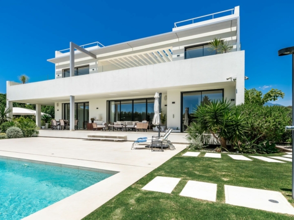 Golden Mile – 6 bed villa – Sea Views