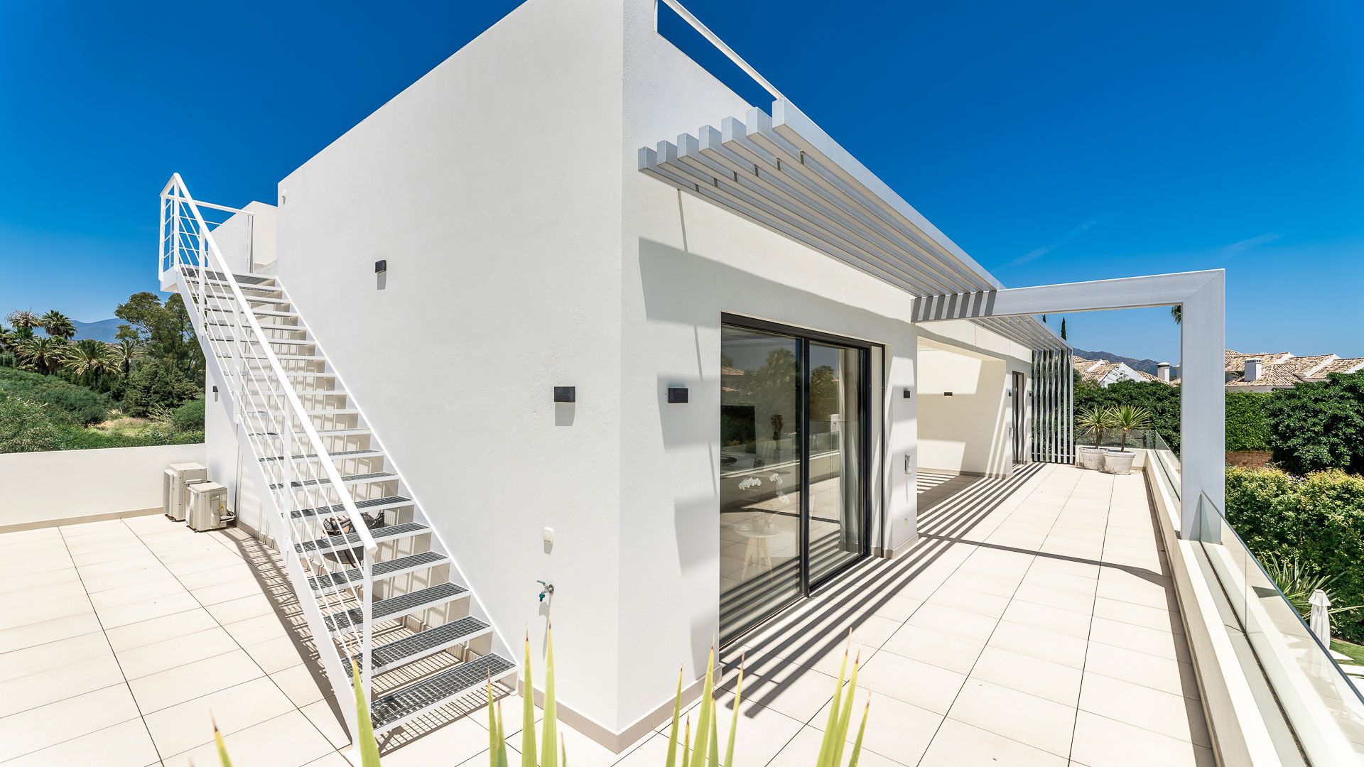 Golden Mile – 6 bed villa – Sea Views