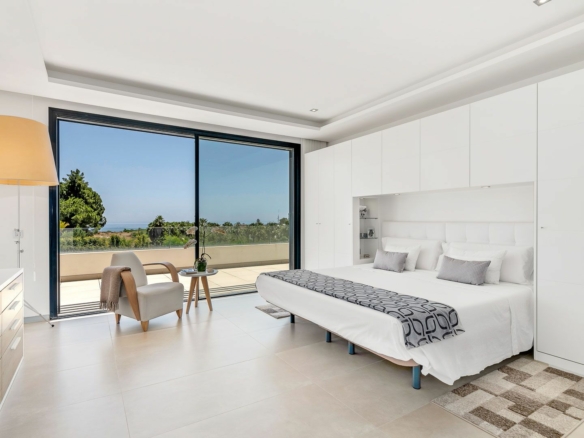 Golden Mile – 6 bed villa – Sea Views