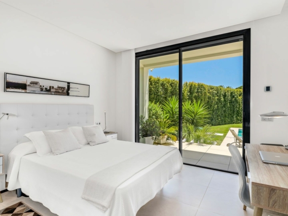 Golden Mile – 6 bed villa – Sea Views