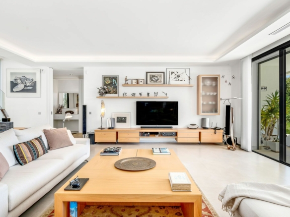 Golden Mile – 6 bed villa – Sea Views