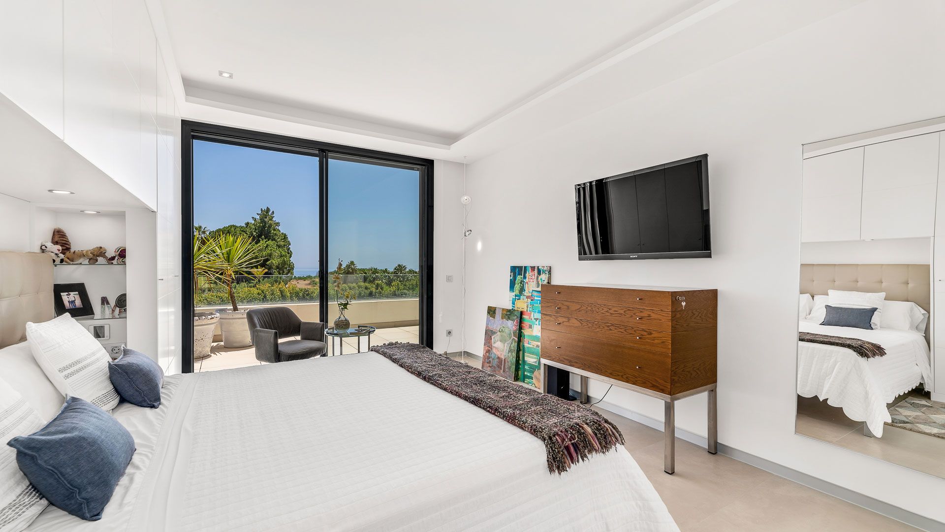Golden Mile – 6 bed villa – Sea Views