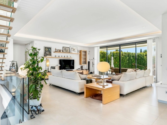 Golden Mile – 6 bed villa – Sea Views