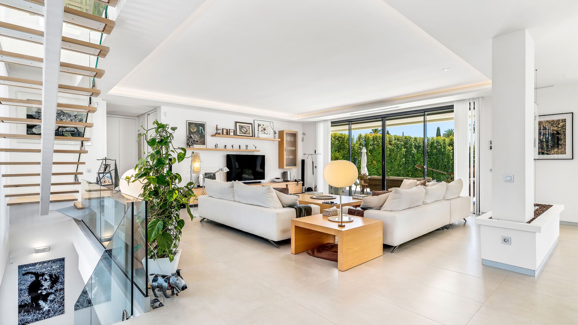 Golden Mile – 6 bed villa – Sea Views