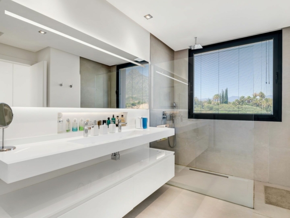 Golden Mile – 6 bed villa – Sea Views