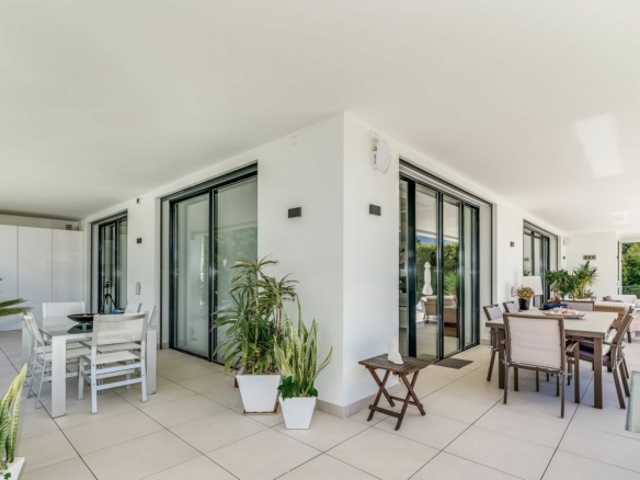 Golden Mile – 6 bed villa – Sea Views