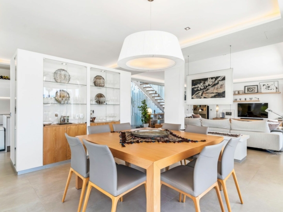 Golden Mile – 6 bed villa – Sea Views