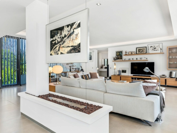 Golden Mile – 6 bed villa – Sea Views
