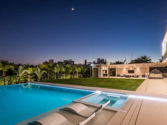SOLD – Golden Mile – Modern villa  – Sea views