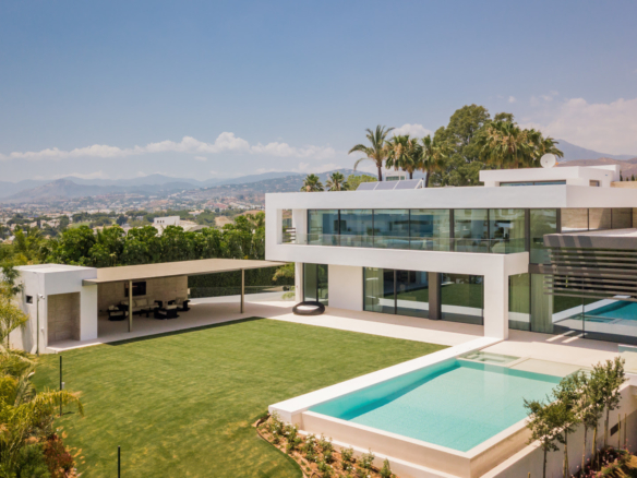 SOLD – Golden Mile – Modern villa  – Sea views