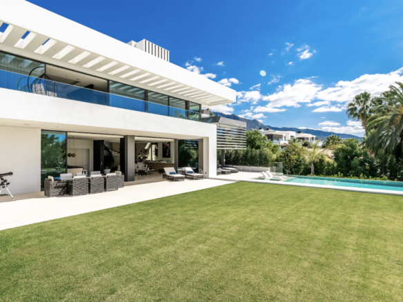SOLD – Golden Mile – Modern villa  – Sea views